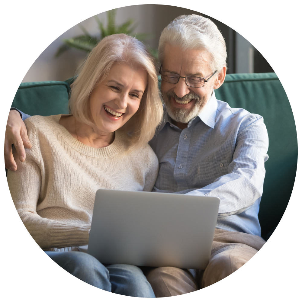 Aposentado e Pensionista INSS sorrindo, com tranquilidade financeira